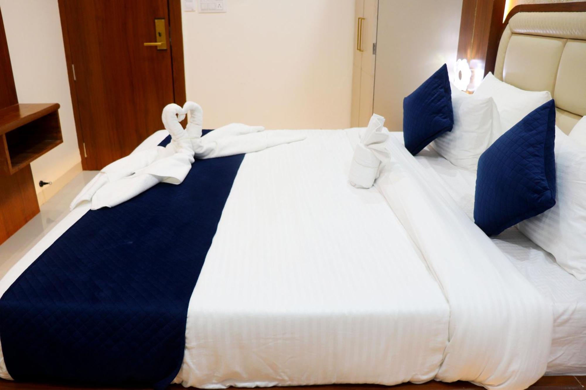 Hotel Aranyasutra Inaya, Indore Extérieur photo