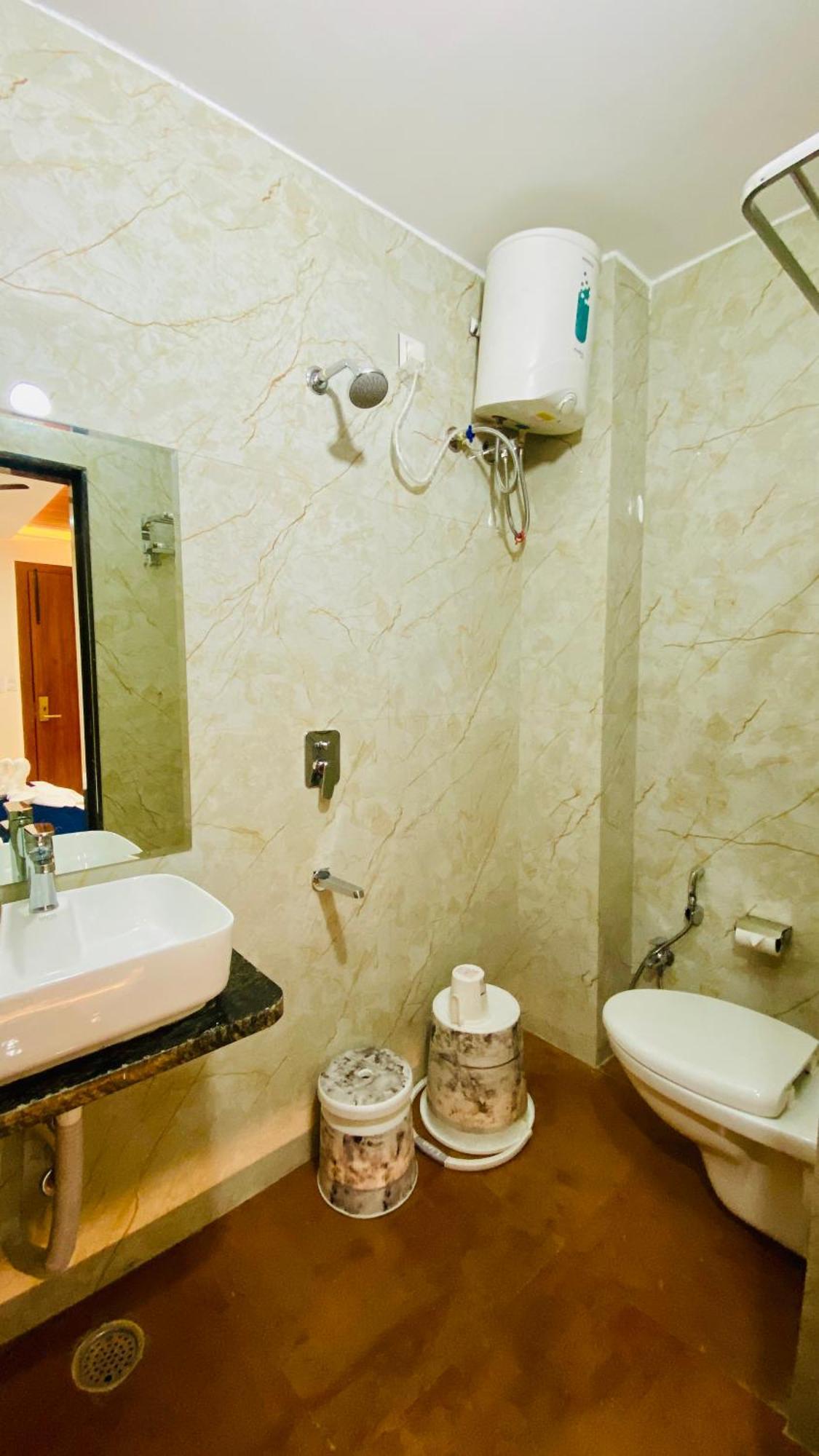 Hotel Aranyasutra Inaya, Indore Extérieur photo