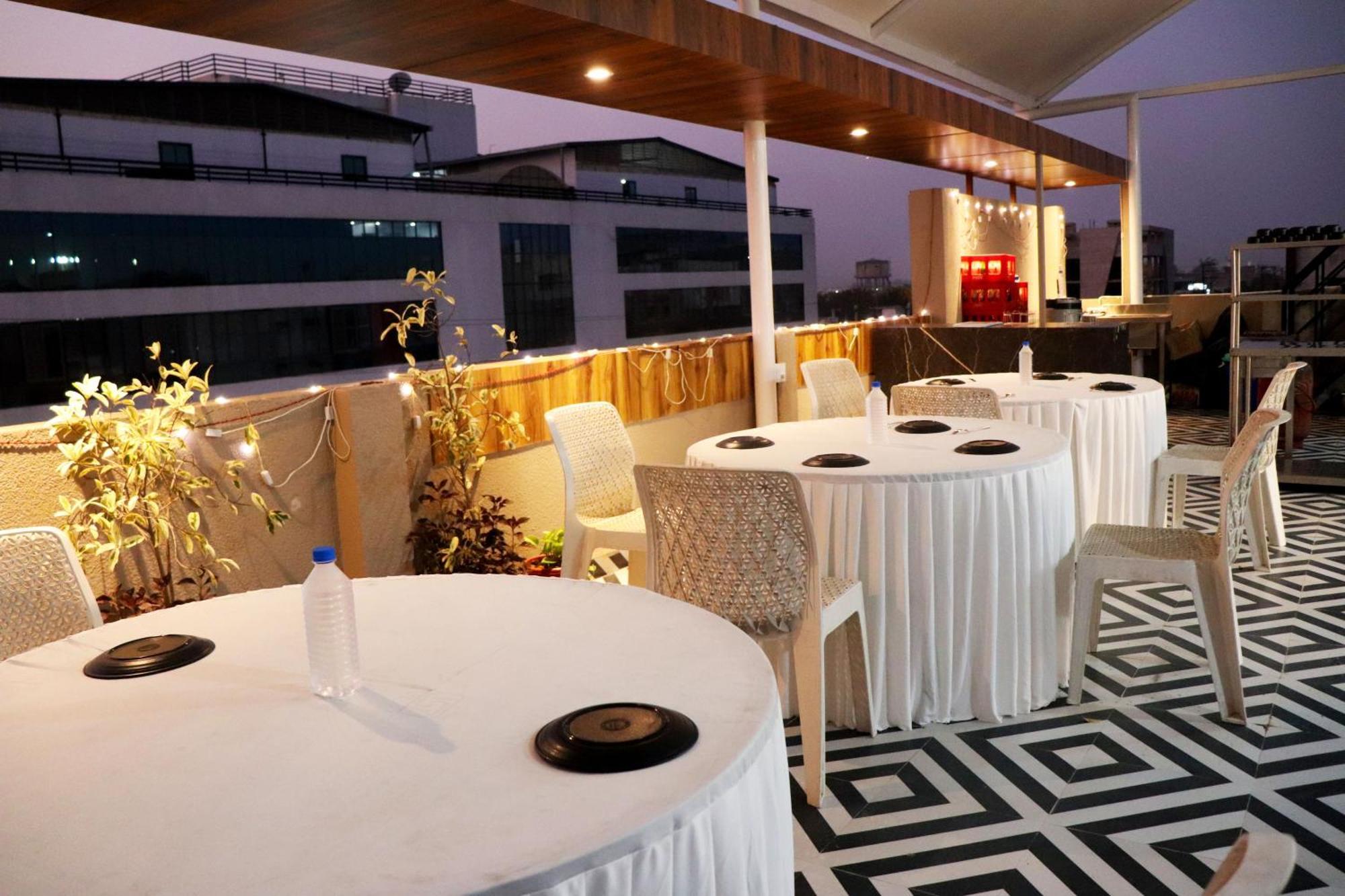 Hotel Aranyasutra Inaya, Indore Extérieur photo